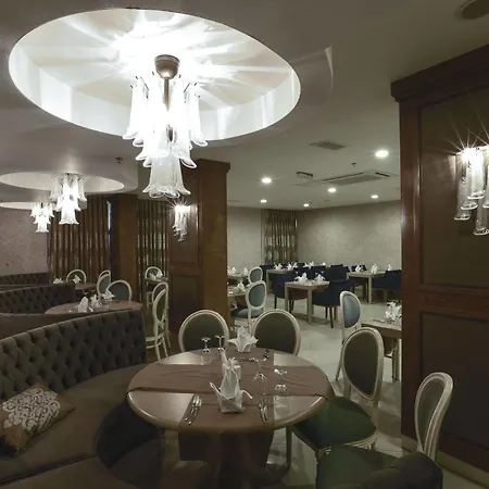 מלון Insula & 5*