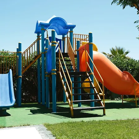 Insula & מלון אלאניה